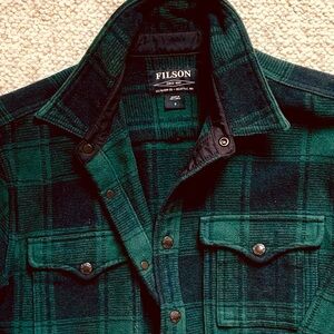 Mens Filson shirt jacket. Very heavy weight cotton, very warm! Size S